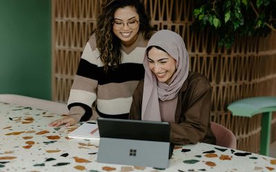 Créer une société seul ou accompagné : comparaison réelle des risques